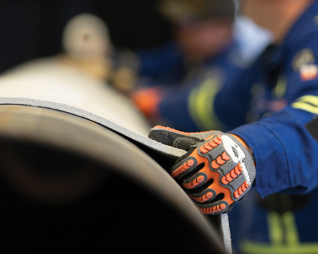 hand with glove on, alkegel